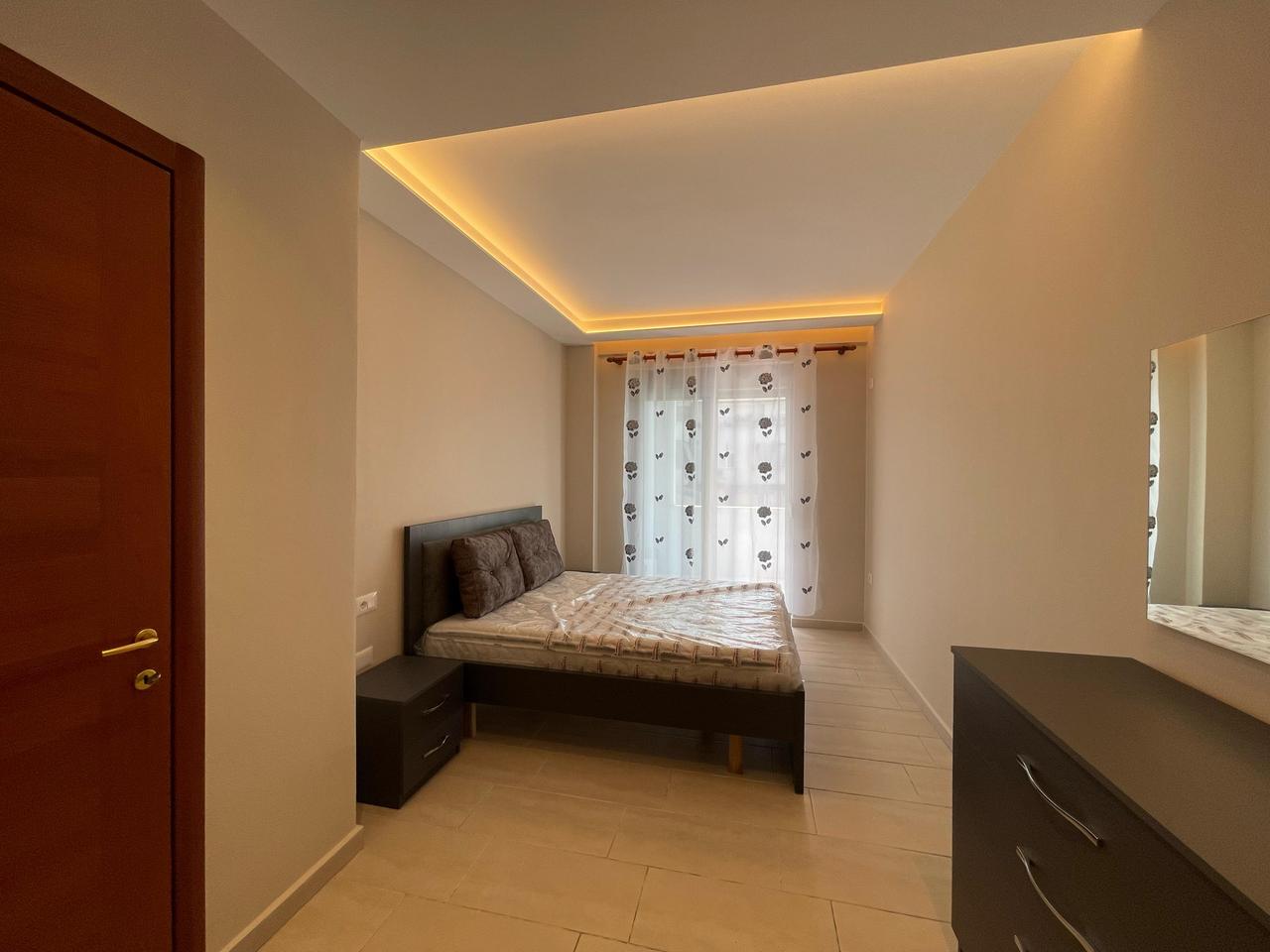 Shitet , Apartament 1+1, Misto Mame.