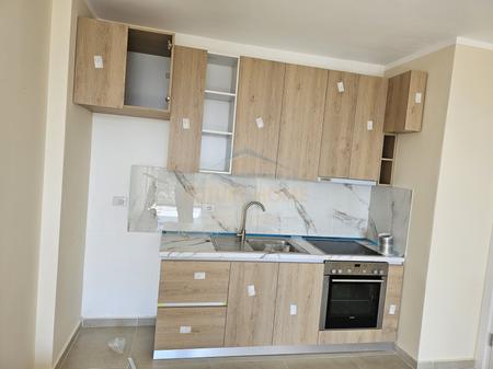 Affitto, Appartamento 1+1, Via 5 Maj, Tirana.