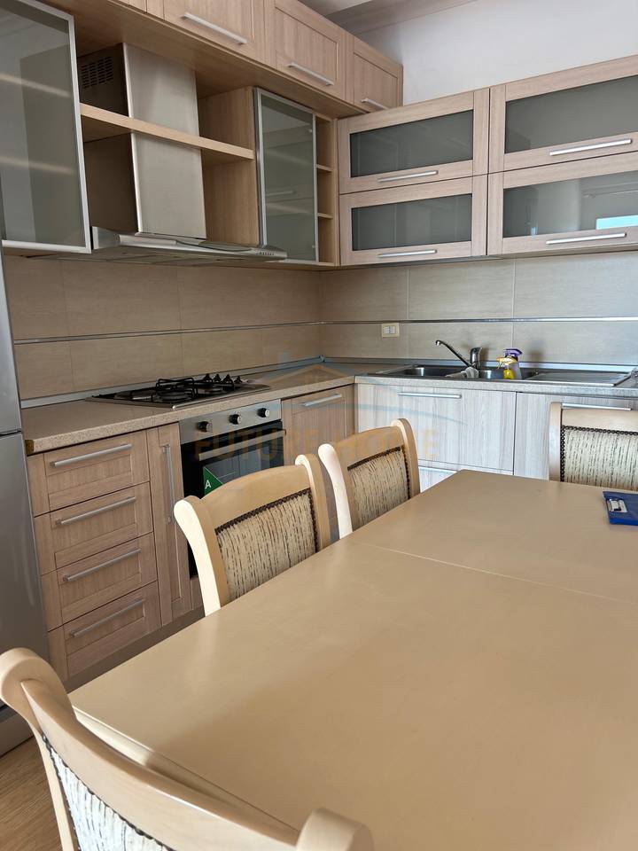 Qera, Apartament 2+1+2, Fresku, Tirane