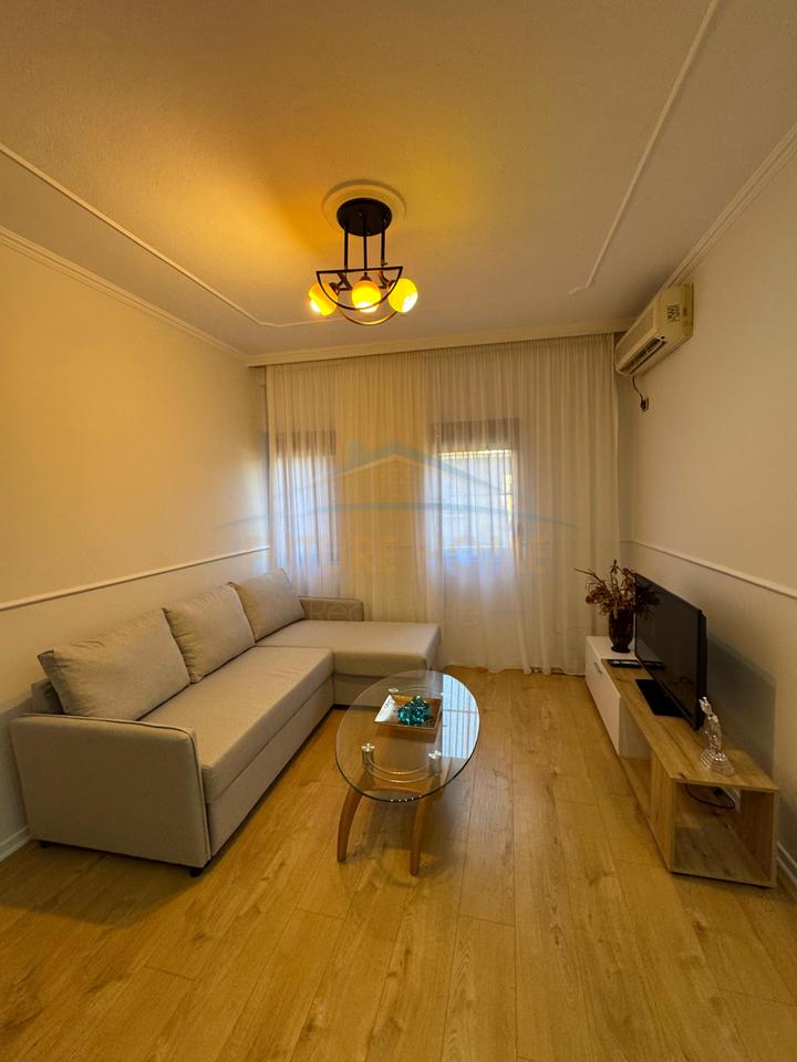 In vendita, Appartamento 1+1, Via "Bardhyl", Tirana