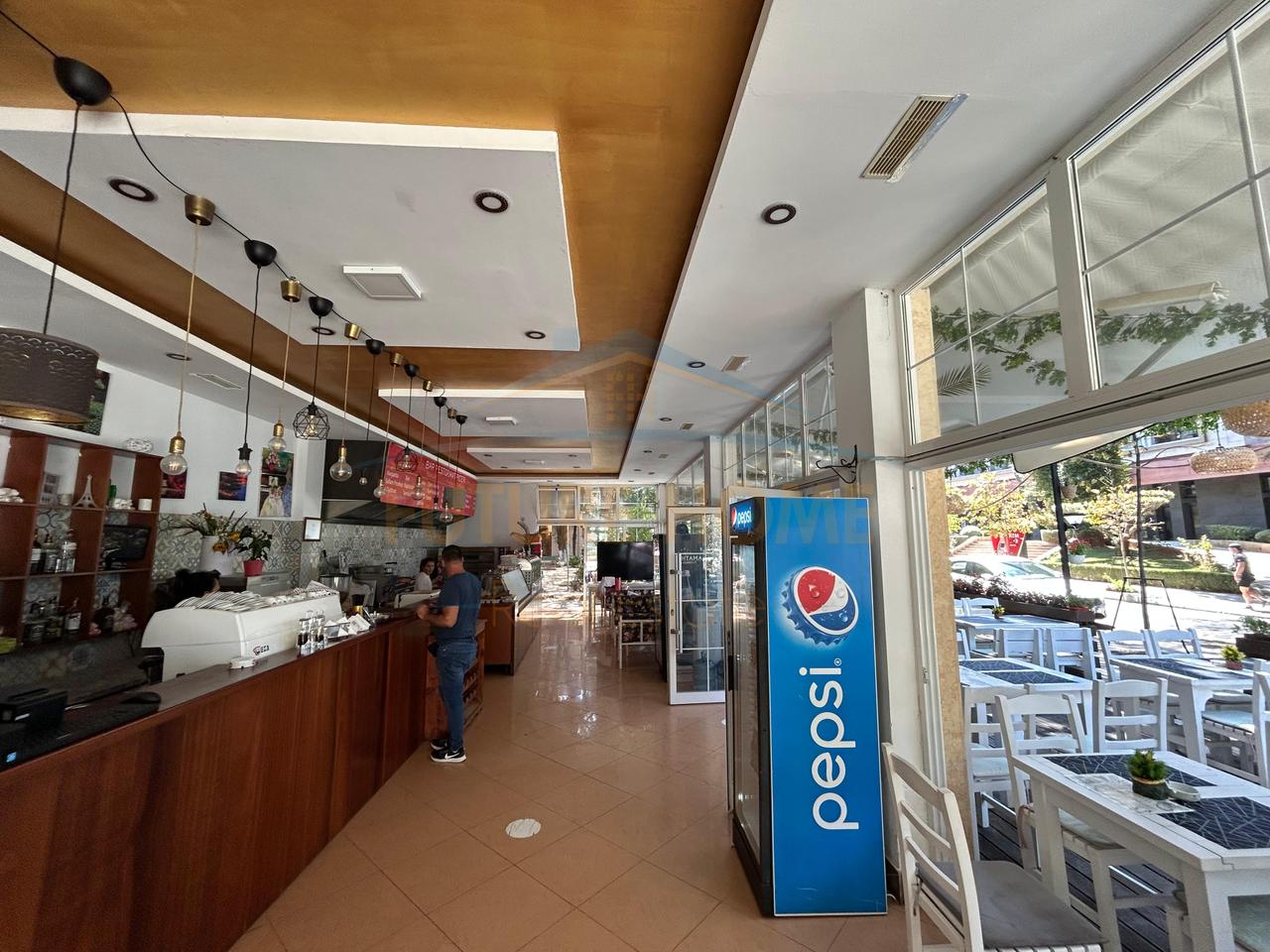 Shitet, Bar Restorant, Mali I Robit, Golem