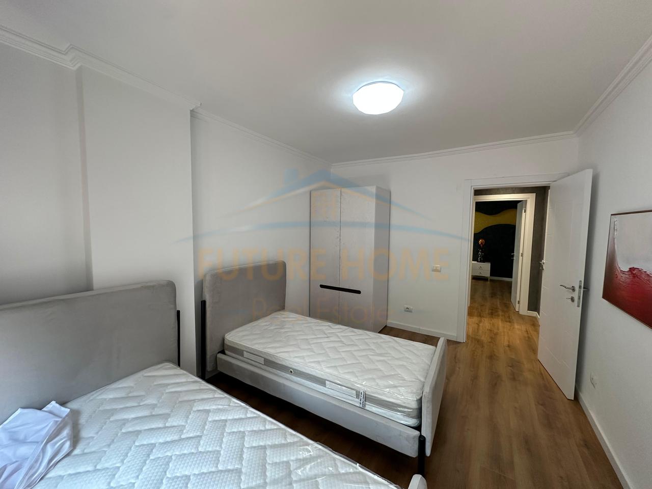 Shitet, Apartament 2+1+2, Liqeni i Thate, Tirane.