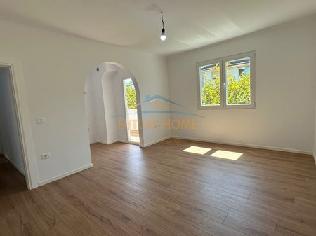 Shitet, Apartament 2+1, Xhamllik, Tirane.
