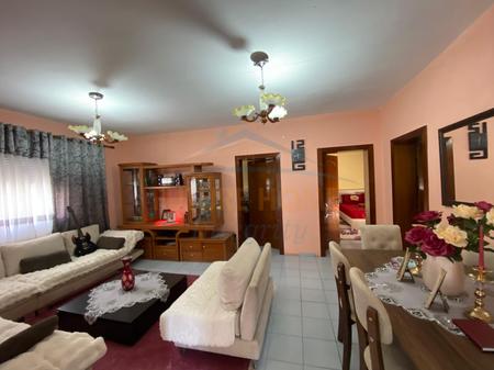 In affitto, casa privata su 3 piani, Fresku, Tirana.