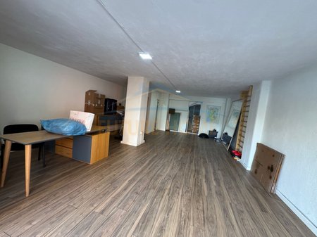 Qera, Business Premises, Near the Museum, Durres