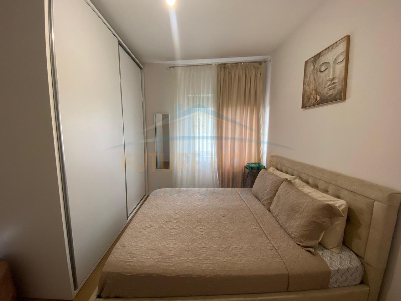 Shitet, Apartament 1+1, Fresku, Tiranë.