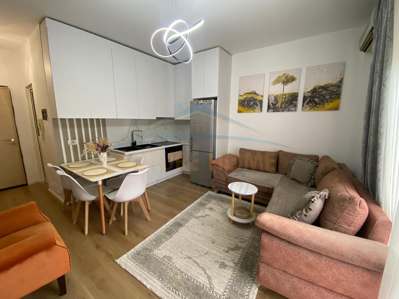 Shitet, Apartament 1+1, Fresku, Tiranë.