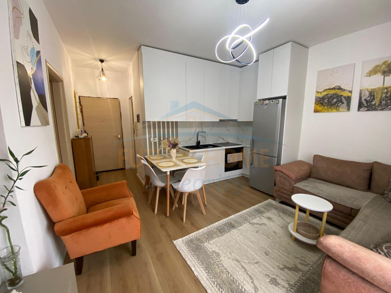 Shitet, Apartament 1+1, Fresku, Tiranë.