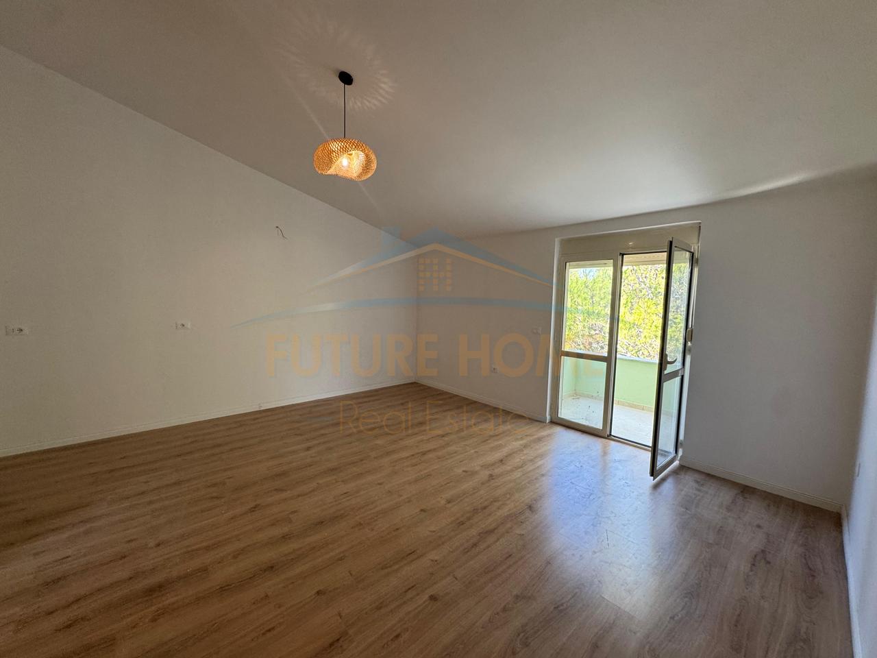 Shitet, Apartament 1+1+ Ballkon, Qerret, Kavaje.