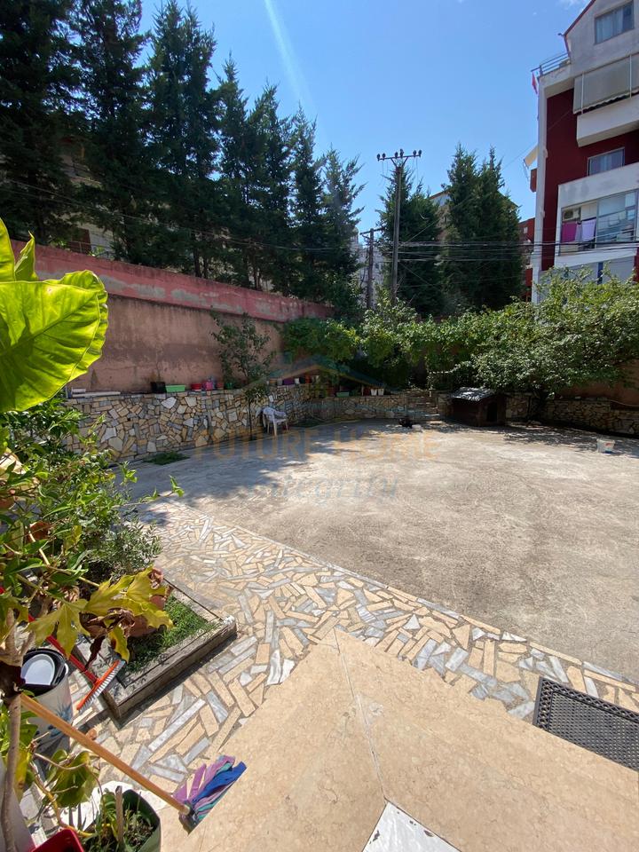 Qera, Shtëpi private 3-katëshe, Fresku, Tiranë.