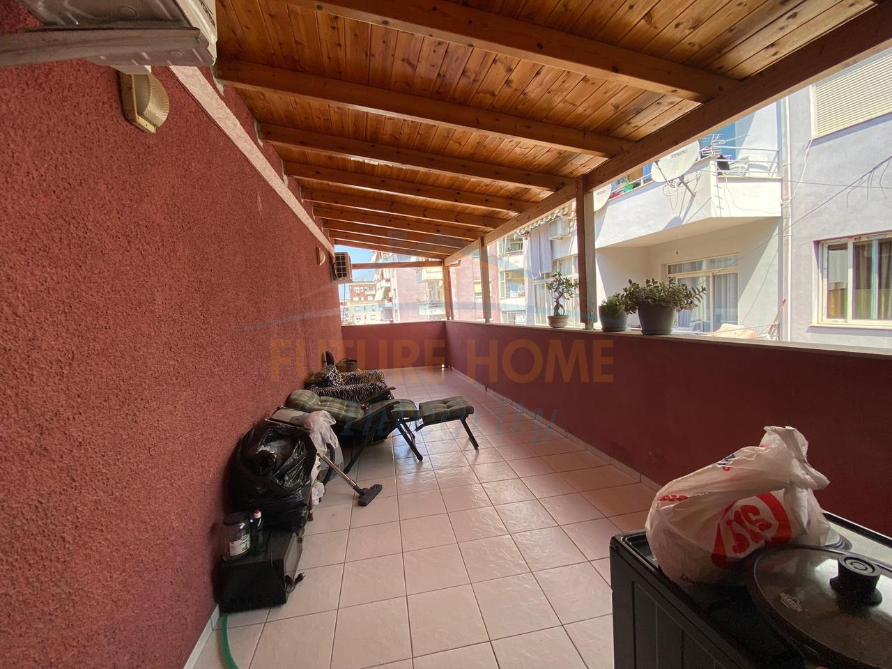 Qera, Shtëpi private 3-katëshe, Fresku, Tiranë.
