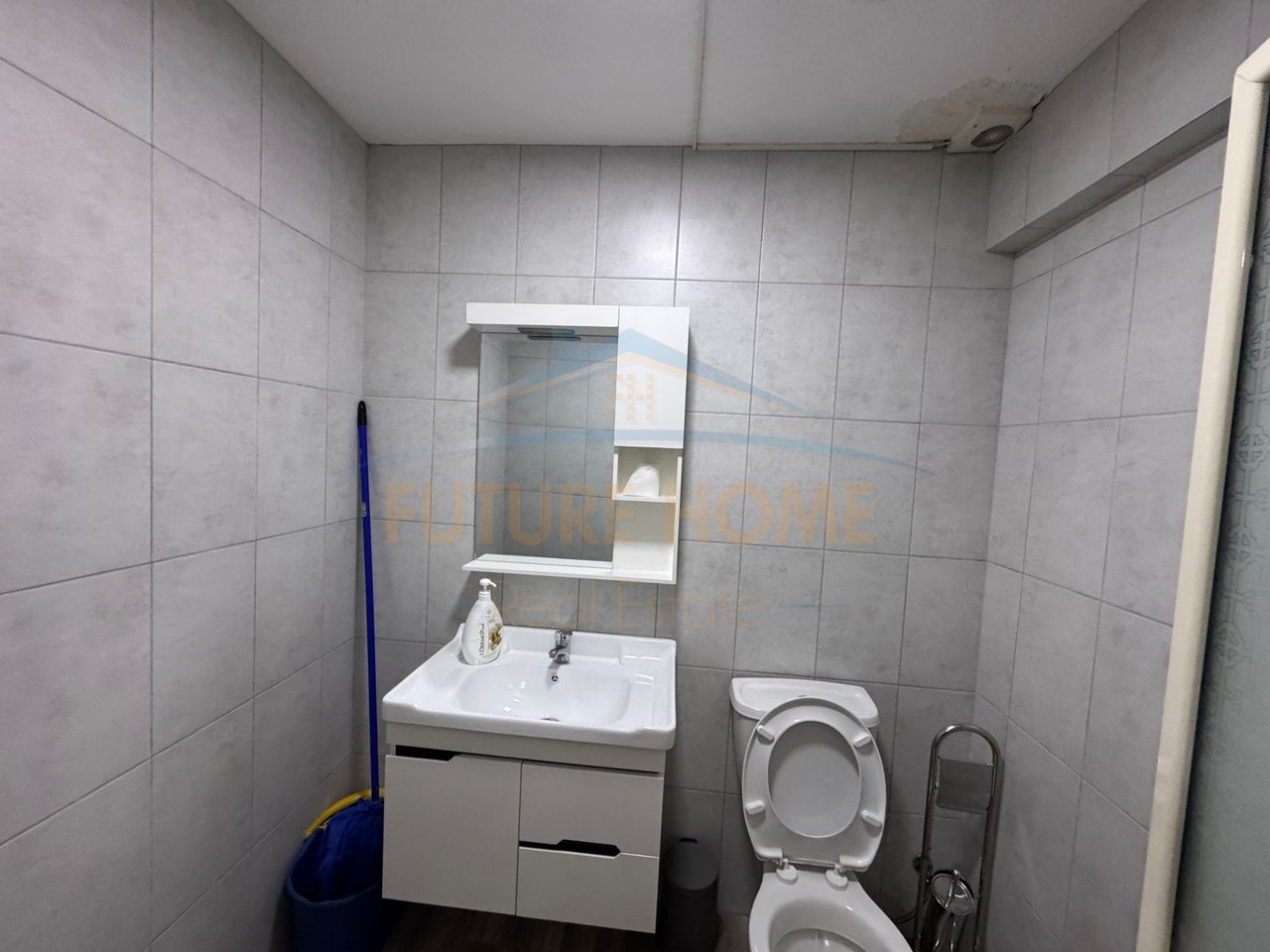 Qera, Business Premises, Near the Museum, Durres