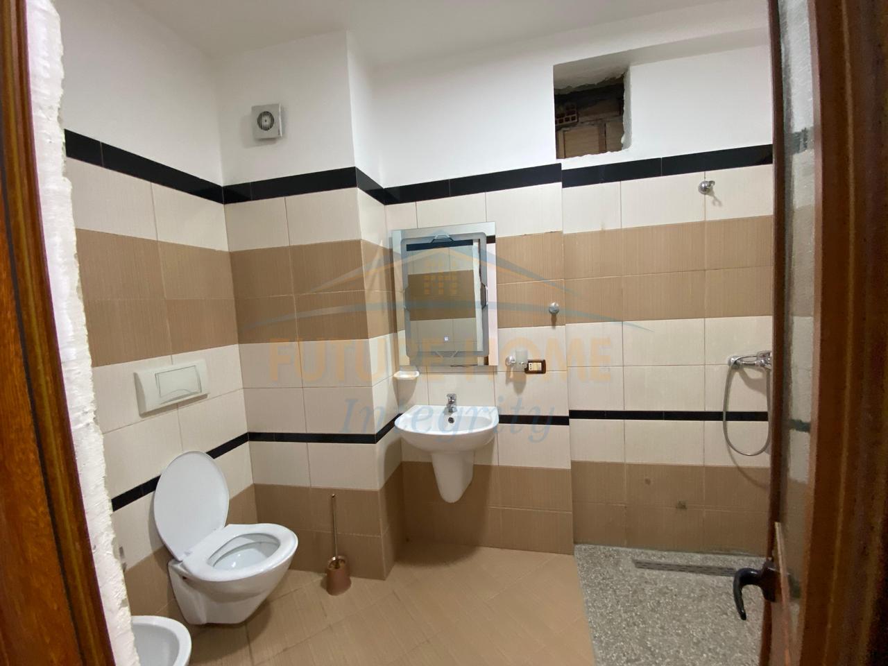 Affitto, Appartamento 3+1+2, Fresku, Tirana.