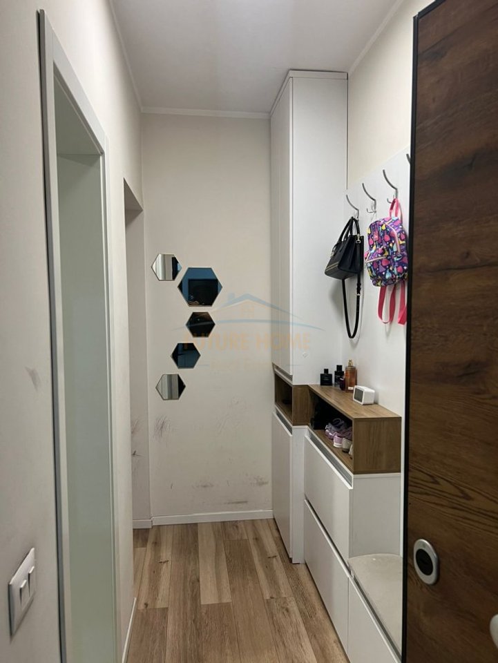 In vendita, appartamento 1+1, Rruga e Kavajes, Tirana.