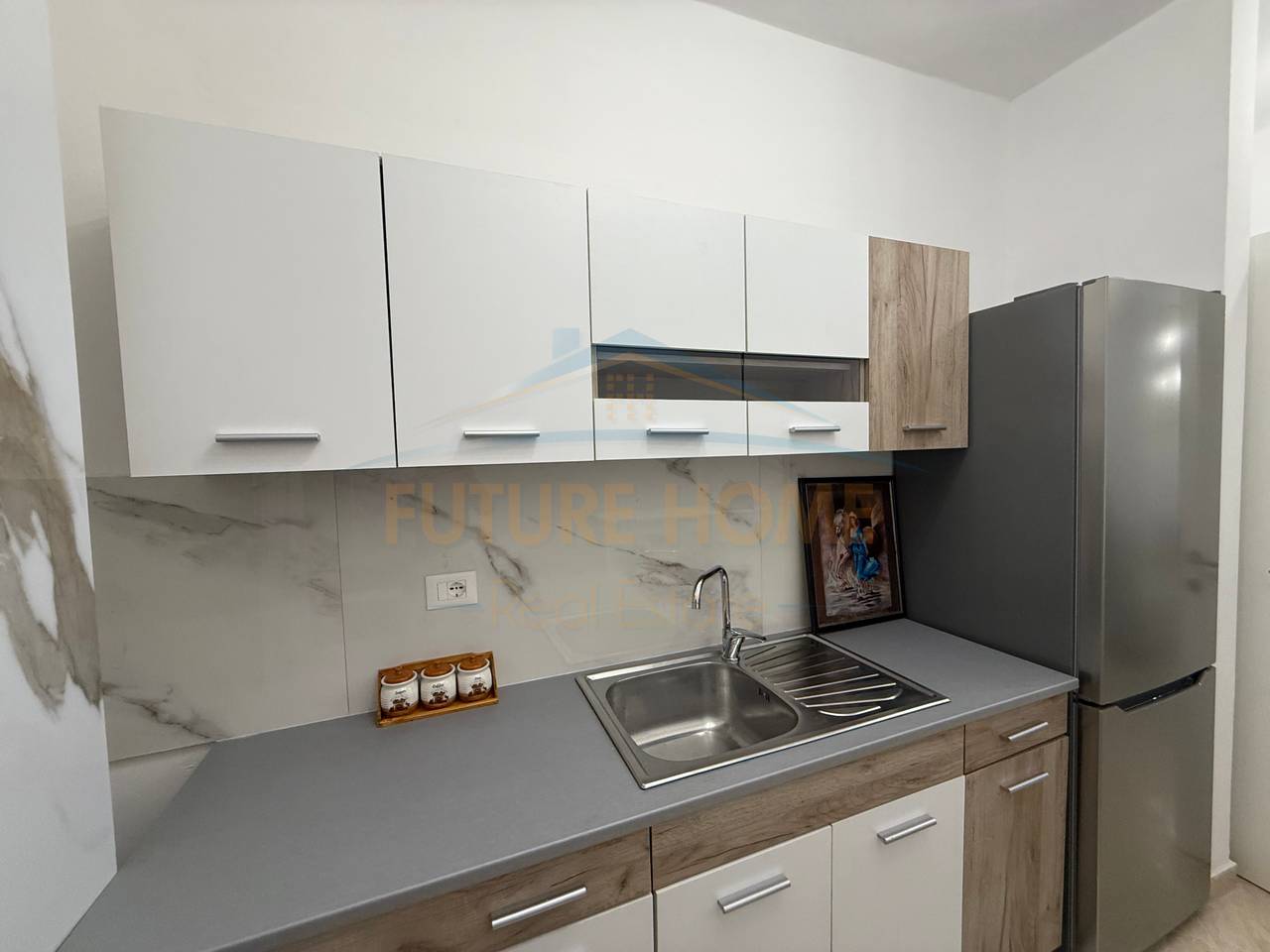 For rent, 1+1 apartment with balcony, Fresku Restaurant, Tirana