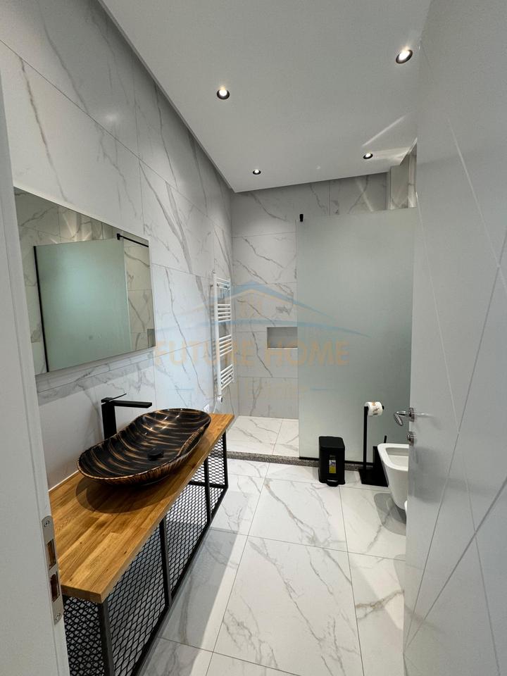 Qera, Vilë, Fresk, Tiranë