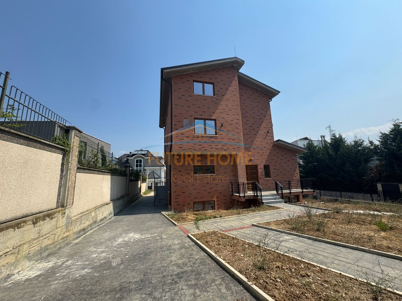 Affitto, Villa su 3 piani, Mjull Bathore, Tirana