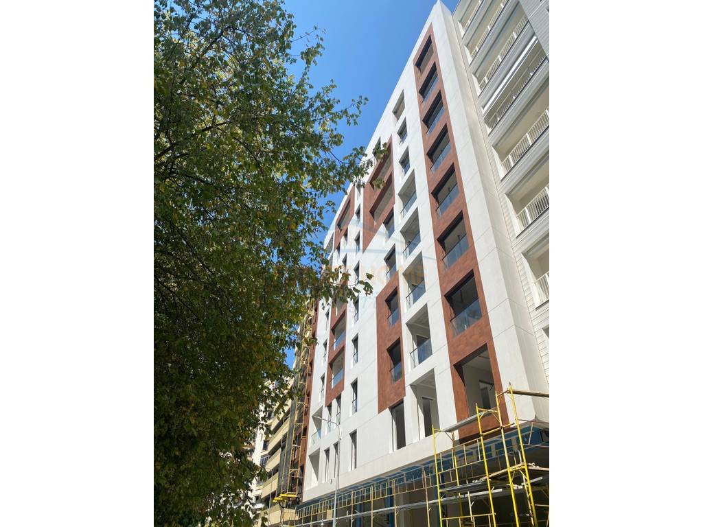 Shitet, Apartament 2+1+2, Rruga e Elbasanit, Tiranë.