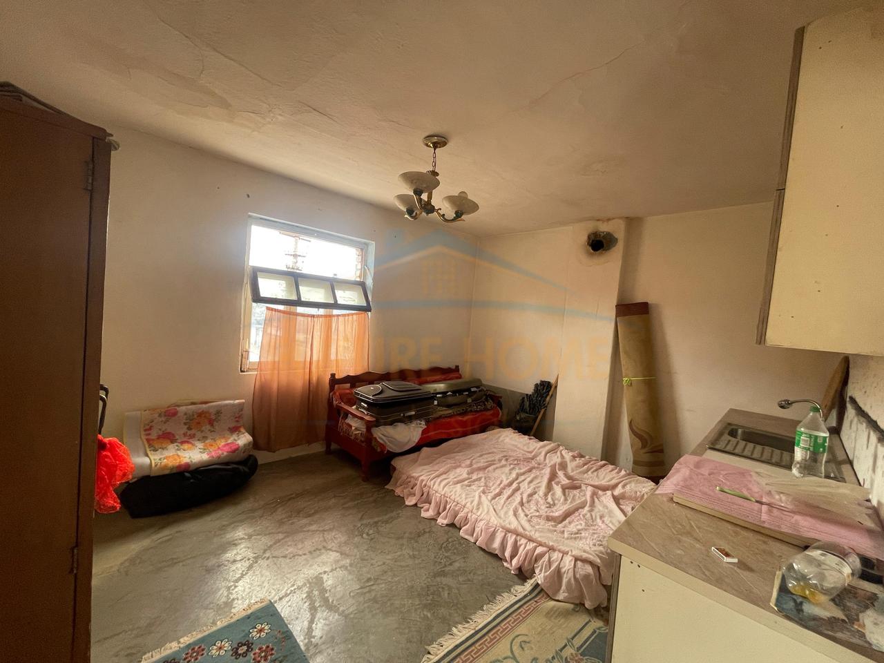 For sale, 2-Storey Building, Neighborhood 6, Korçë