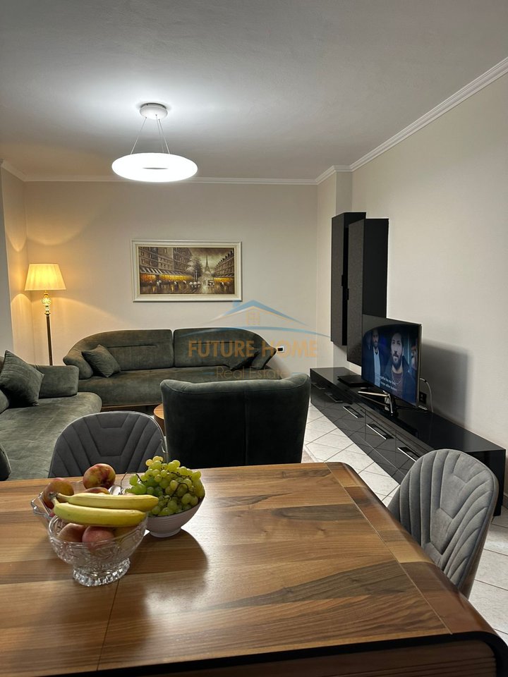 Shitet, Apartament 2+1, Bulevardi Zhan Dark, Tirane.