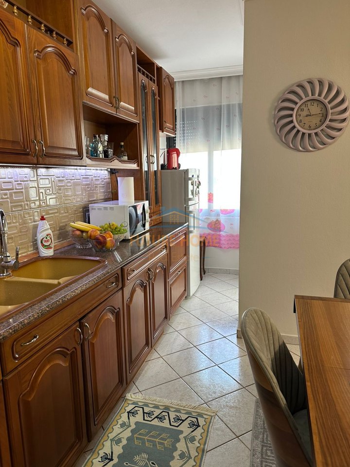 Shitet, Apartament 2+1, Bulevardi Zhan Dark, Tirane.