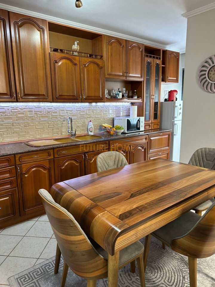 Shitet, Apartament 2+1, Bulevardi Zhan Dark, Tirane.