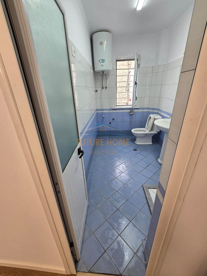 Shitet, Apartament 2+1, Rruga e Kavajes, Tirane.
