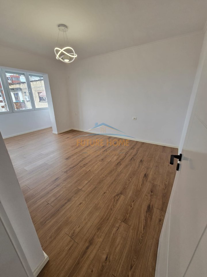 Shitet, Apartament 2+1, Rruga e Kavajes, Tirane.