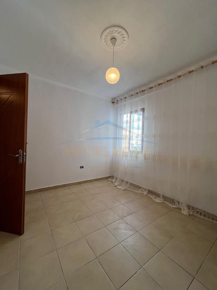 Shitet, Apartament 2+1, Rruga Dajtit, Fresku, Tiranë.