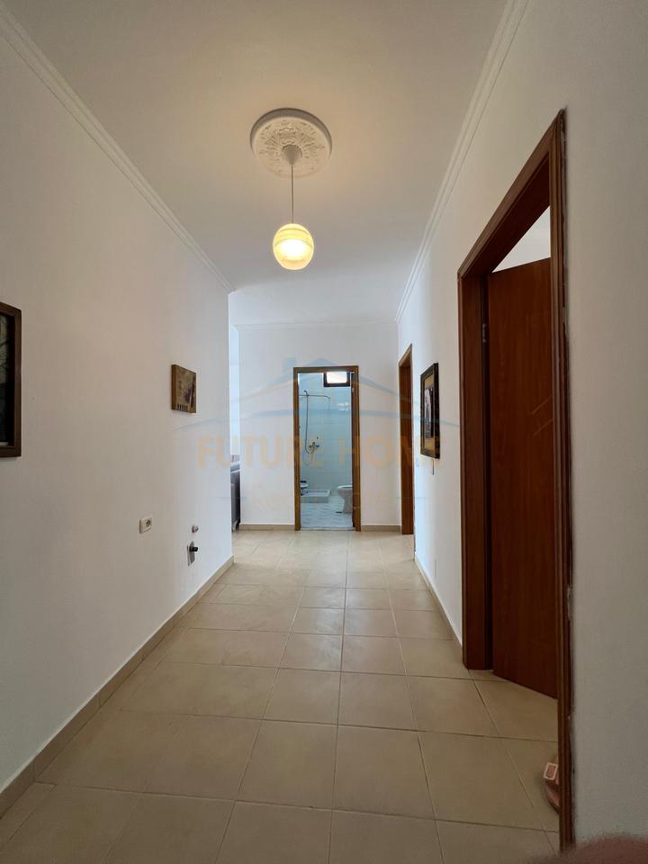 Shitet, Apartament 2+1, Rruga Dajtit, Fresku, Tiranë.