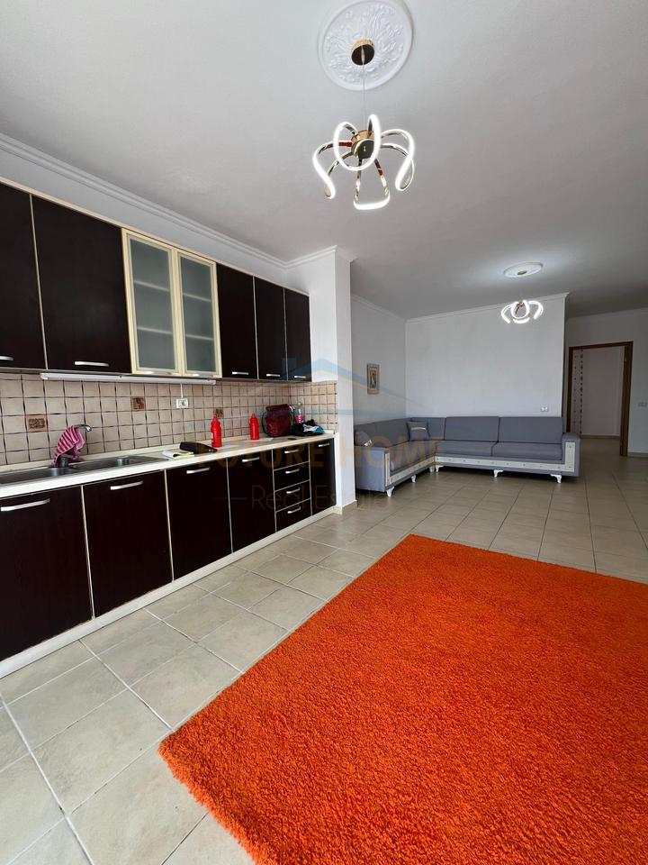 Shitet, Apartament 2+1, Rruga Dajtit, Fresku, Tiranë.