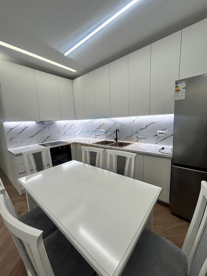 Affitto, Appartamento 2+1+2+ Posto Auto, Porcelan, Tirana.