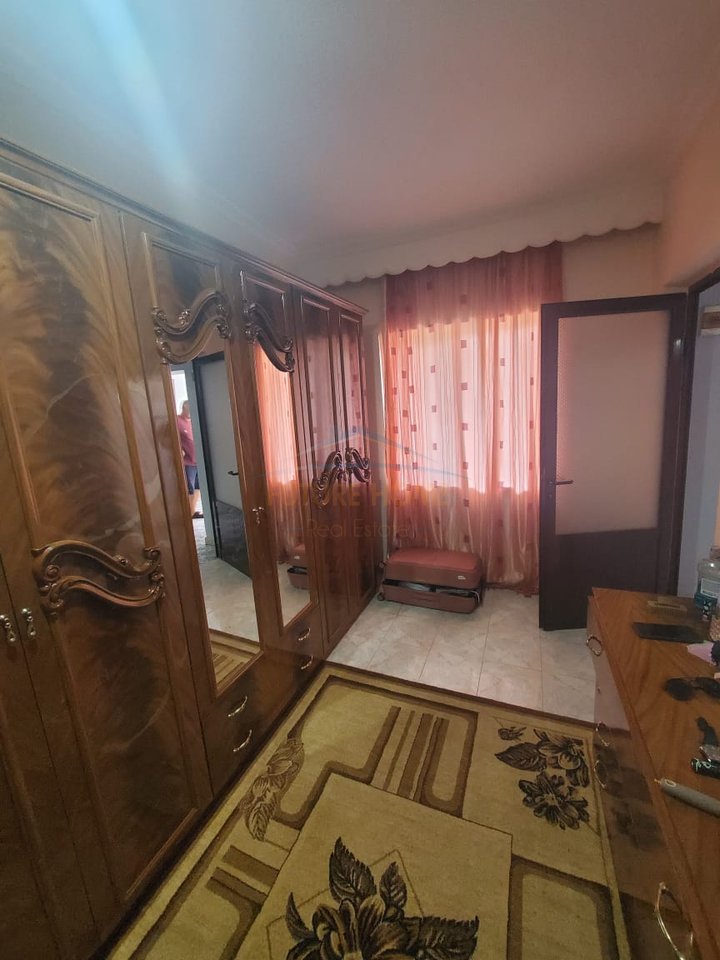 Shitet ,Shtëpi 3 - Katëshe ,Frigoriferi ,Pogradec