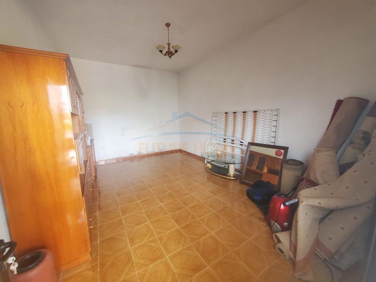 Shitet ,Shtëpi 3 - Katëshe ,Frigoriferi ,Pogradec