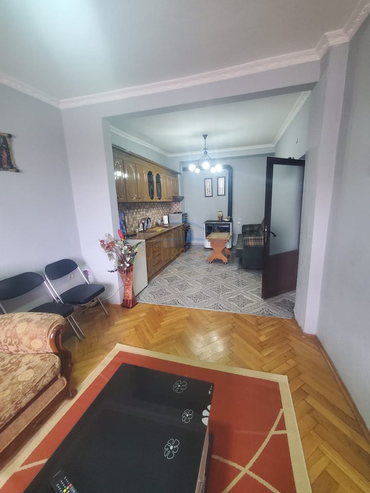 Shitet ,Shtëpi 3 - Katëshe ,Frigoriferi ,Pogradec