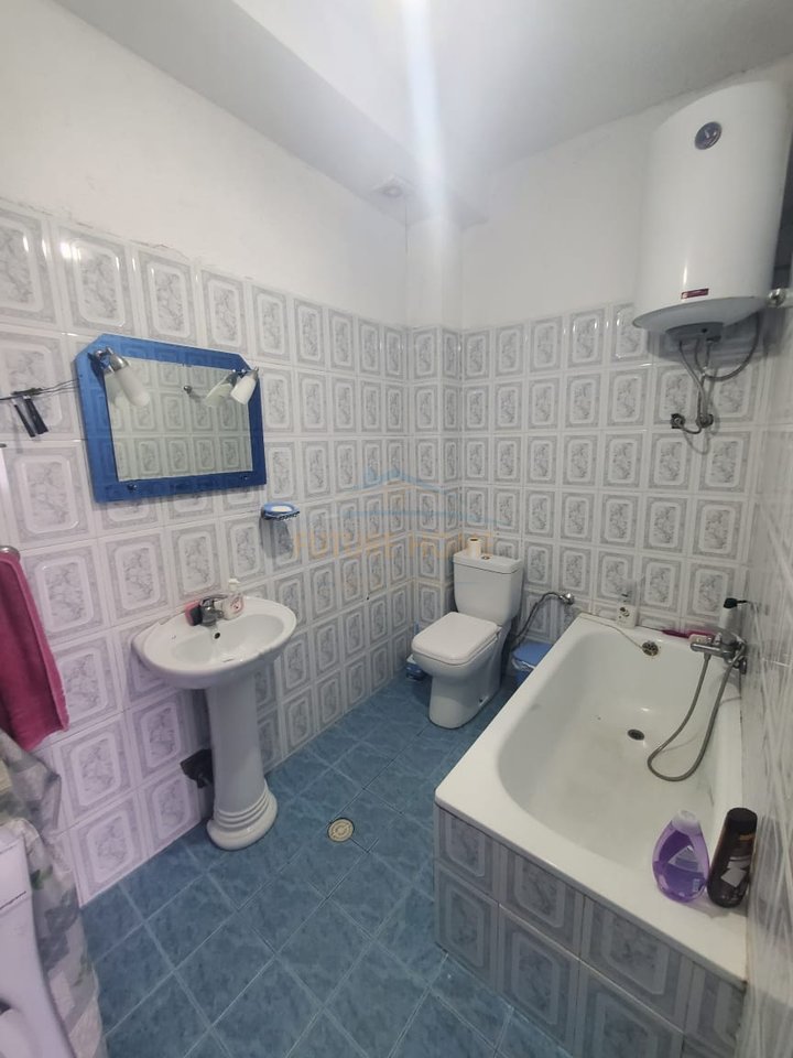 Shitet ,Shtëpi 3 - Katëshe ,Frigoriferi ,Pogradec