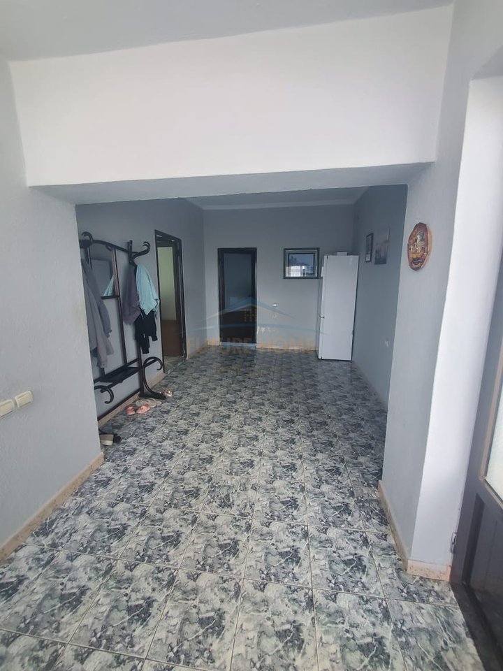 Shitet ,Shtëpi 3 - Katëshe ,Frigoriferi ,Pogradec