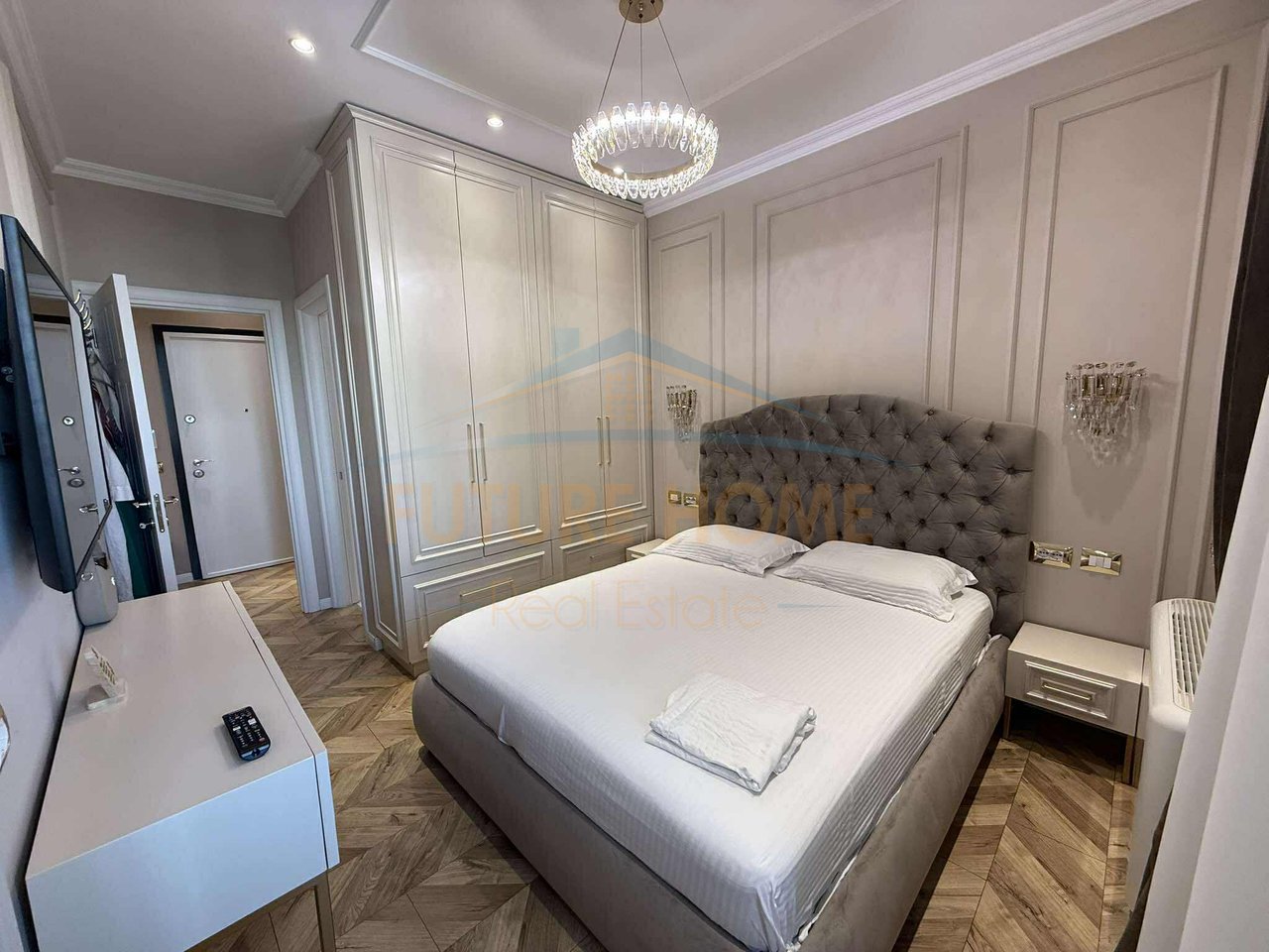 Shitet, Apartament 2+1+Post Parkimi,21 Dhjetori, Tiranë
