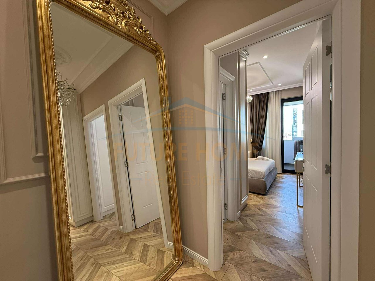 Shitet, Apartament 2+1+Post Parkimi,21 Dhjetori, Tiranë