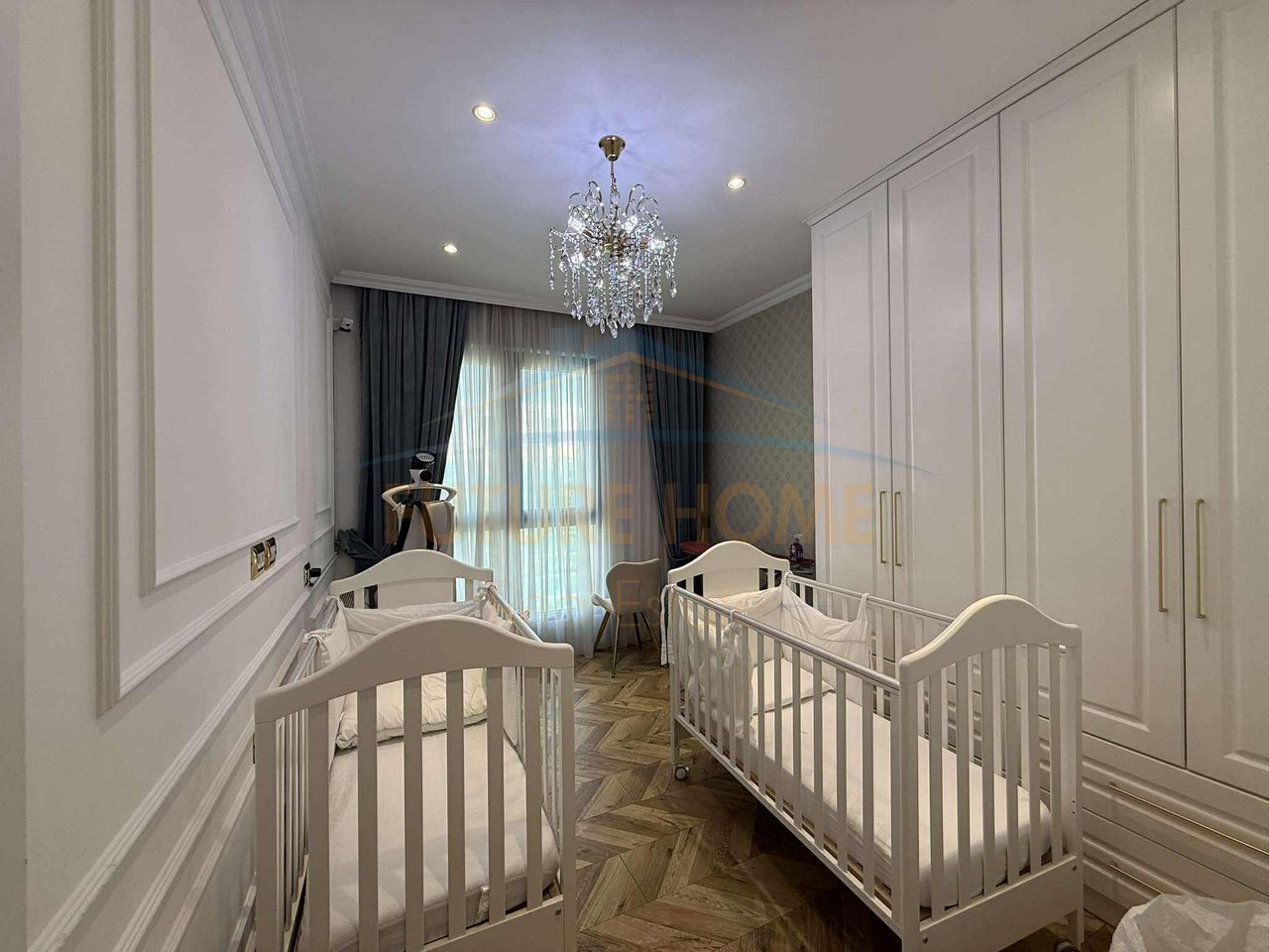 Shitet, Apartament 2+1+Post Parkimi,21 Dhjetori, Tiranë