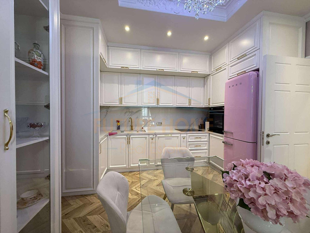 Shitet, Apartament 2+1+Post Parkimi,21 Dhjetori, Tiranë