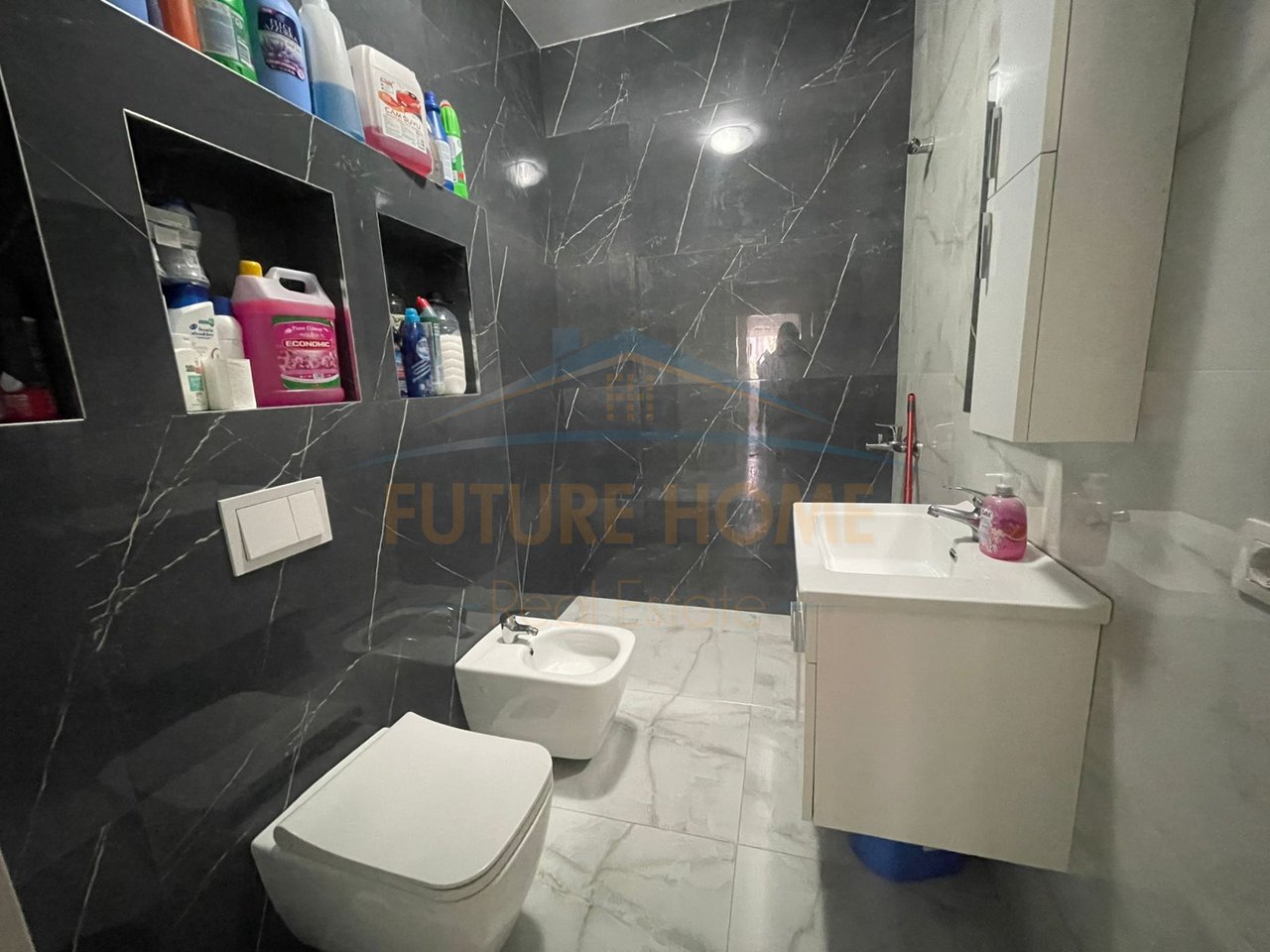 For rent, 2+1 Apartment Dry Lake FZ Complex, Tirana.