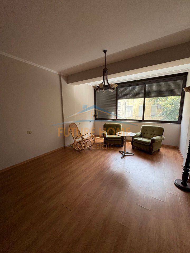 Qira, Apartament 2+1, Myslym Shyr
