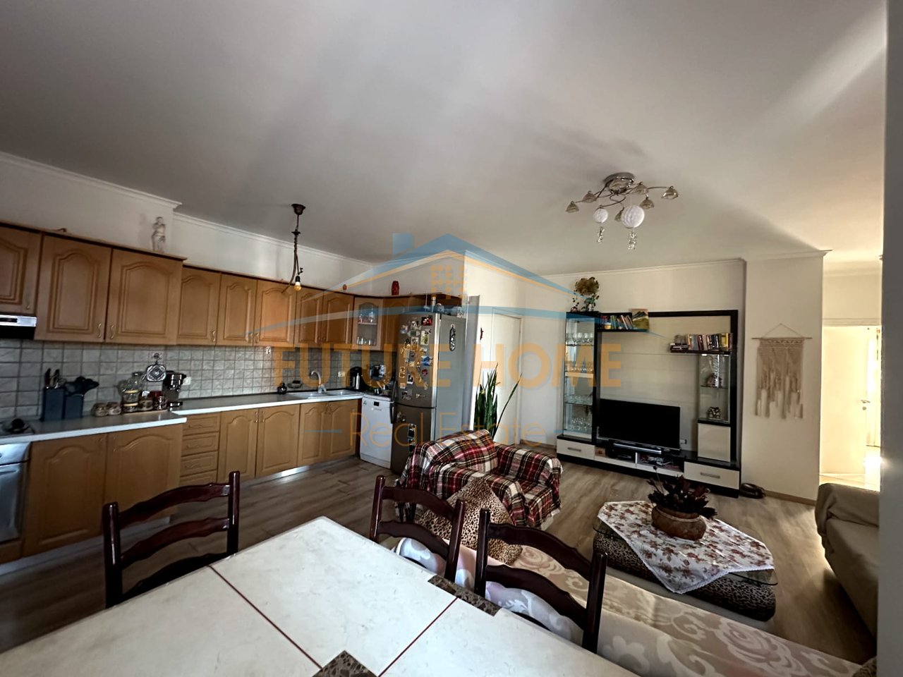Qera, Apartament 2+1, Porcelan , Tiranë.