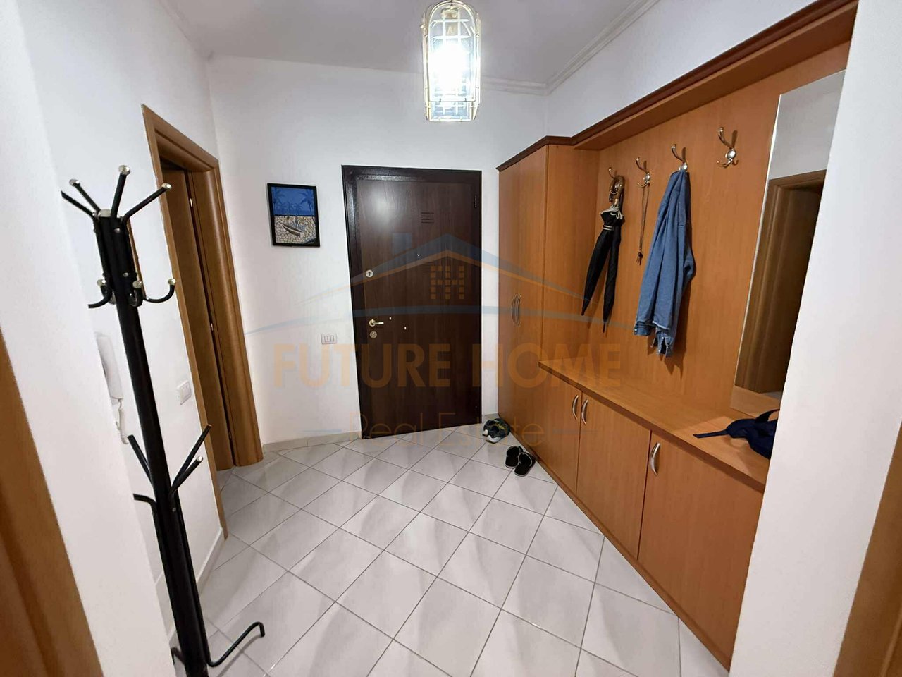 For rent, 2+1 apartment with parking space, Unaza e Re, Tirana.