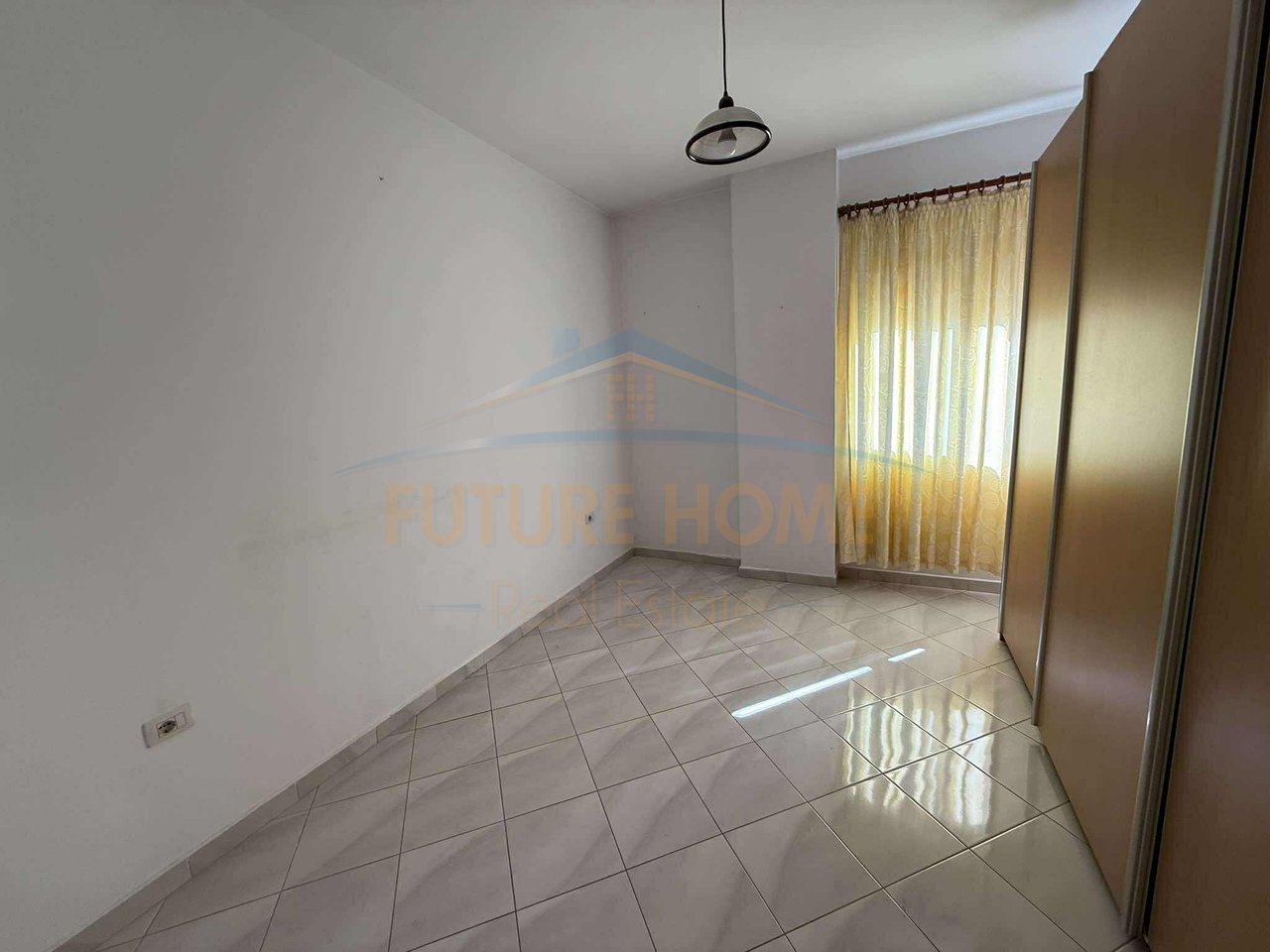 For rent, 2+1 apartment with parking space, Unaza e Re, Tirana.