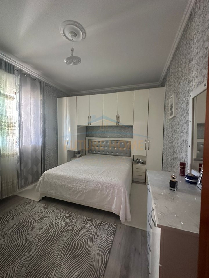 Shitet, Shtepi Private, Ish Keneta, Durres