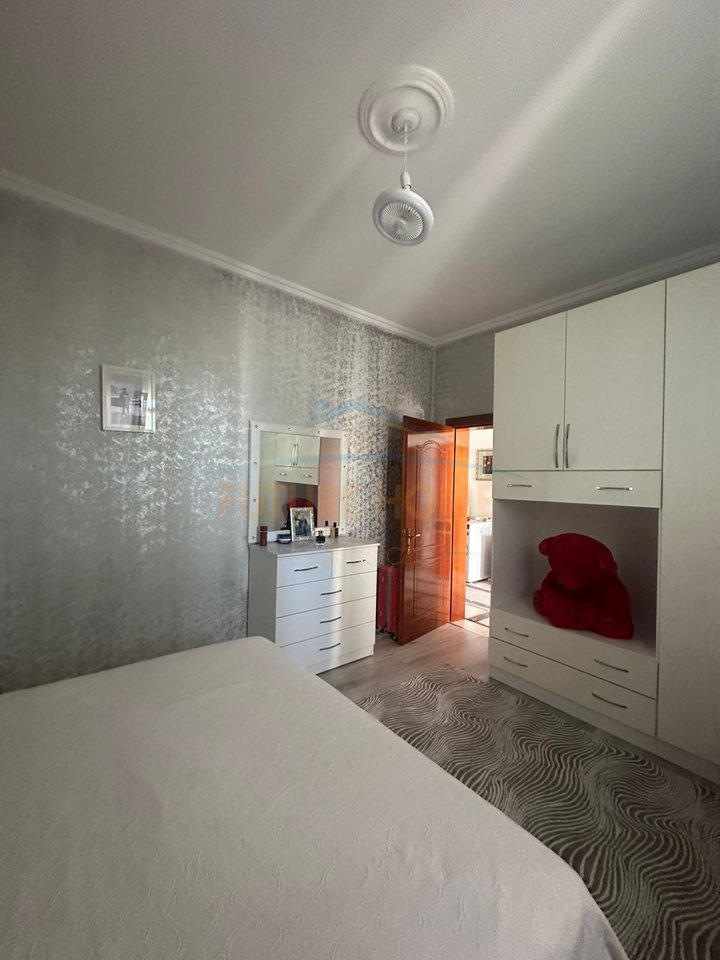 Shitet, Shtepi Private, Ish Keneta, Durres