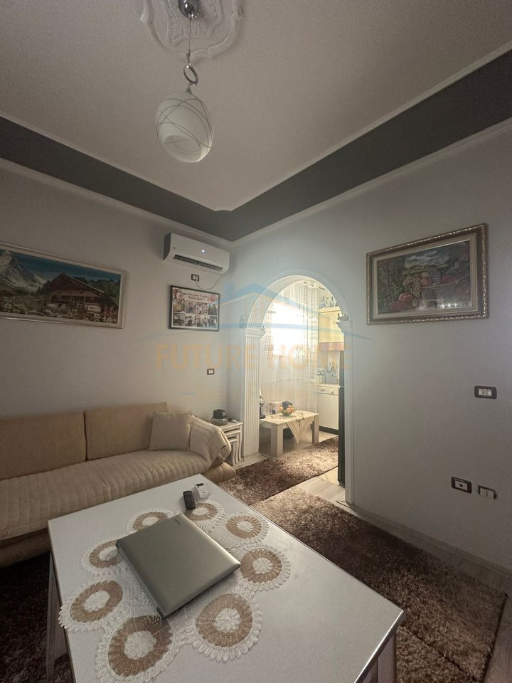Shitet, Shtepi Private, Ish Keneta, Durres