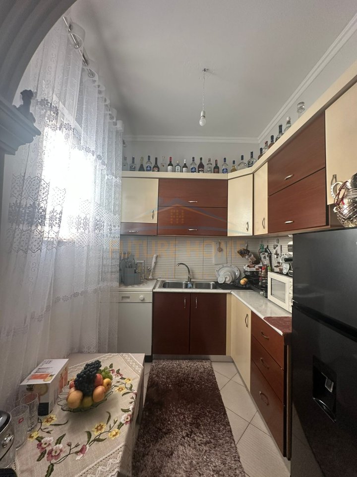Shitet, Shtepi Private, Ish Keneta, Durres